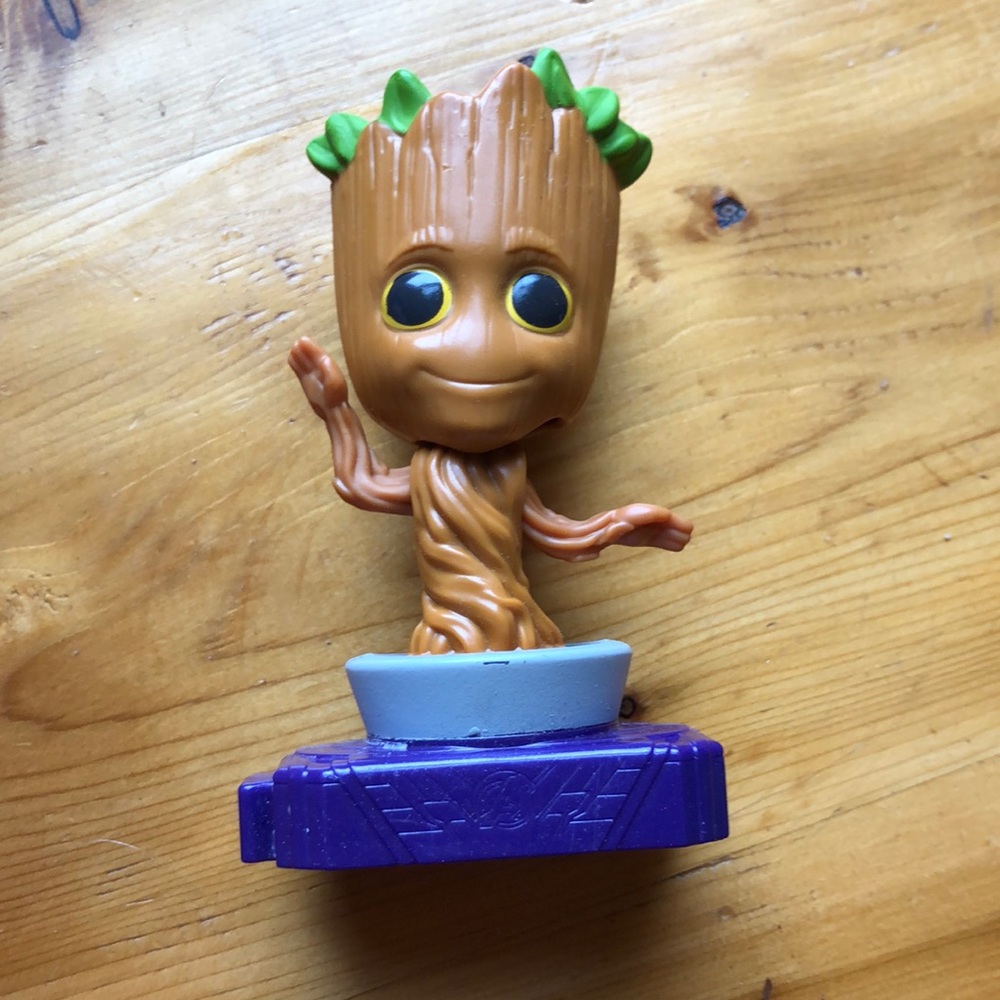 2020 MARVEL HEROES- AVENGERS-9 Mcdonalds toy - Picture 1 of 3